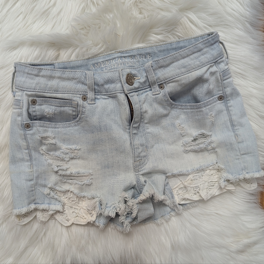 American Eagle Hi Rise Shortie Crochet Pockets Light Wash